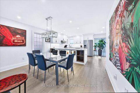 Photo 9 at 165 Clearmeadow Boulevard, Summerhill Estates, Newmarket