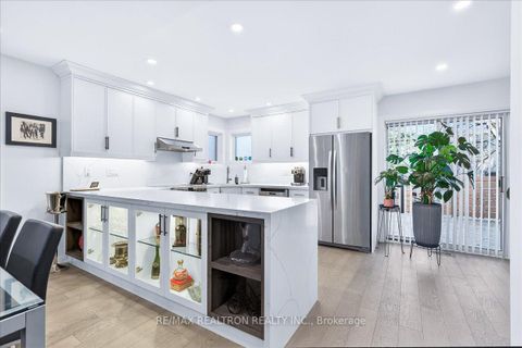 Photo 10 at 165 Clearmeadow Boulevard, Summerhill Estates, Newmarket