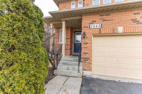 Photo 2 at 3842 Ridgepoint Way, Lisgar, Mississauga