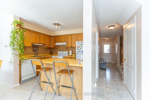 Photo 6 at 3842 Ridgepoint Way, Lisgar, Mississauga