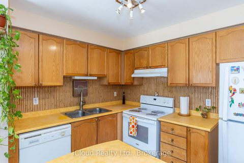 Photo 8 at 3842 Ridgepoint Way, Lisgar, Mississauga