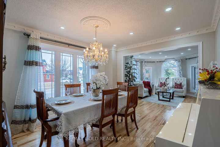 Photo 8 at 1 Sprucelands Avenue, Wellington, Brampton