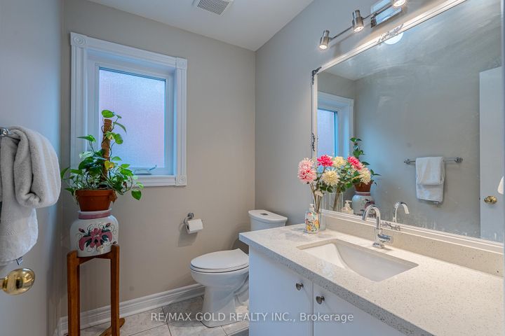 Photo 10 at 1 Sprucelands Avenue, Wellington, Brampton