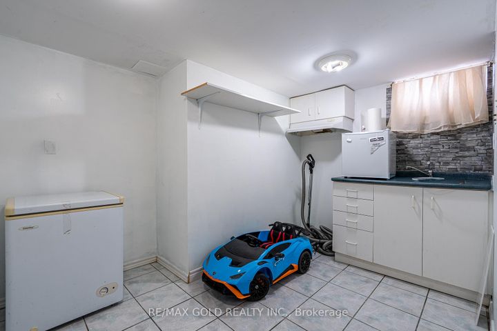 Photo 37 at 1 Sprucelands Avenue, Wellington, Brampton