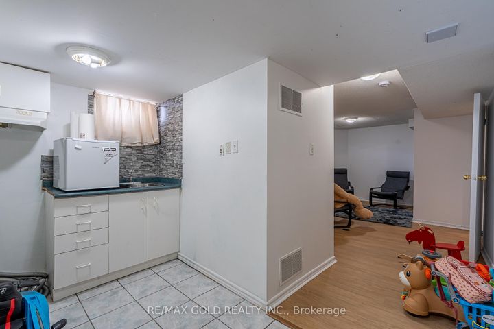 Photo 38 at 1 Sprucelands Avenue, Wellington, Brampton