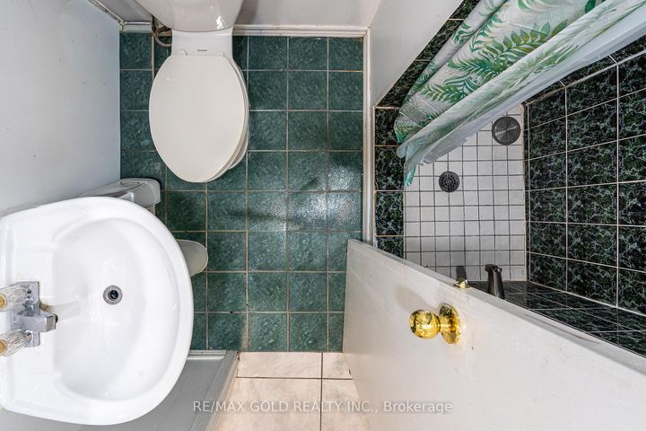 Photo 39 at 1 Sprucelands Avenue, Wellington, Brampton