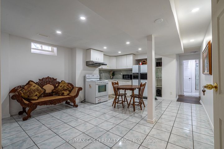 Photo 40 at 1 Sprucelands Avenue, Wellington, Brampton