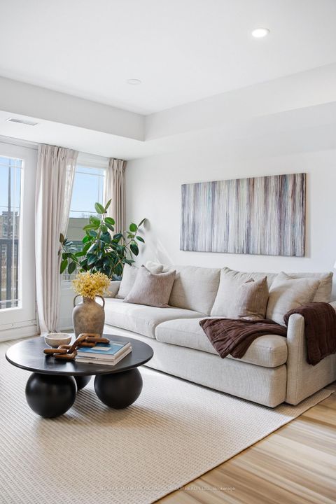 Photo 6 at 8 - 118 Finch Avenue W, Newtonbrook West, Toronto