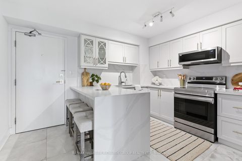 Photo 11 at 8 - 118 Finch Avenue W, Newtonbrook West, Toronto