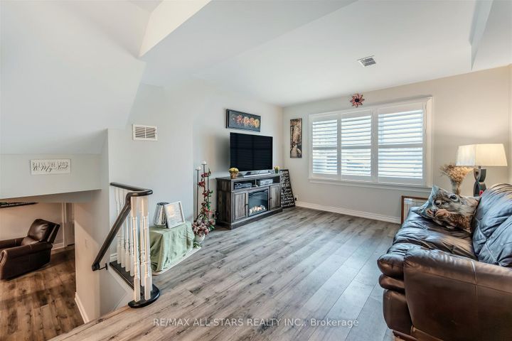 Photo 22 at 872 Law Street, Centennial, Oshawa