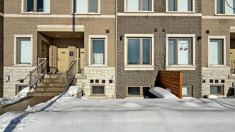 Photo 5 at TH 284 - 140 Honeycrisp Crescent, Vaughan Corporate Centre, Vaughan