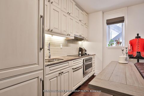 Photo 3 at 520 - 22 Leader Lane, Yonge Corridor, Toronto