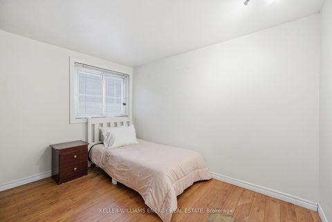 Photo 6 at 42 Oakley Boulevard, Bendale, Toronto