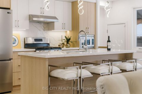 Photo 6 at 4 - 68 Westholme Avenue, Junction Area, Toronto