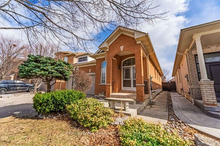 Photo 1 at 23 Amelynn Crescent, Sonoma Heights, Vaughan