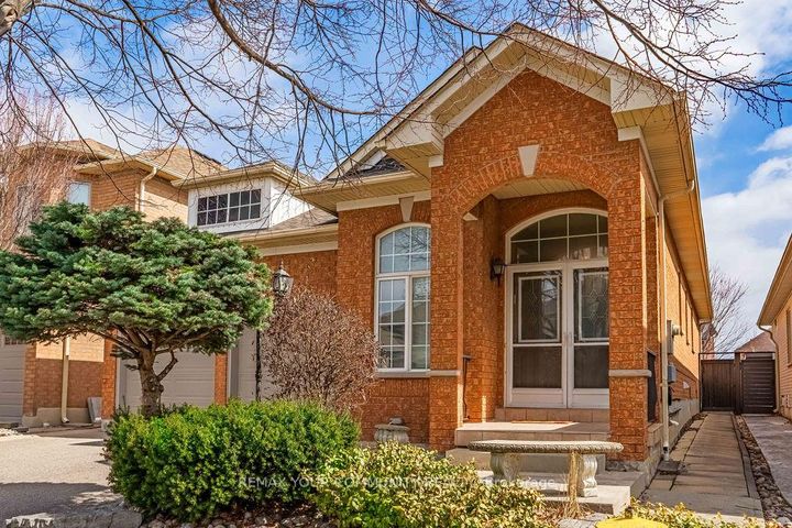 Photo 2 at 23 Amelynn Crescent, Sonoma Heights, Vaughan