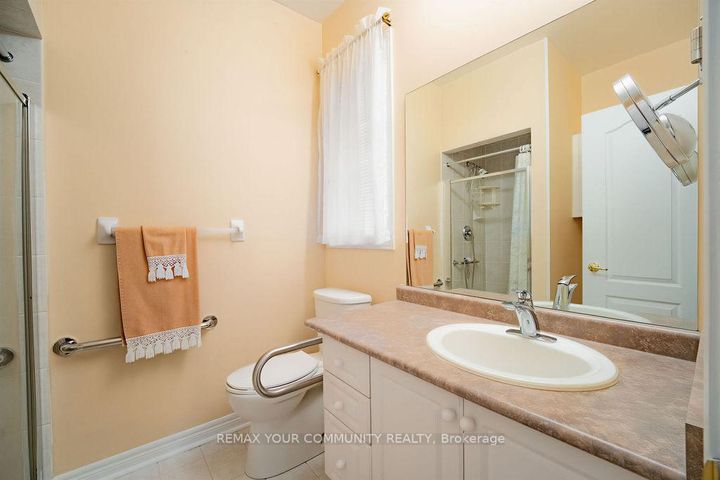 Photo 12 at 23 Amelynn Crescent, Sonoma Heights, Vaughan