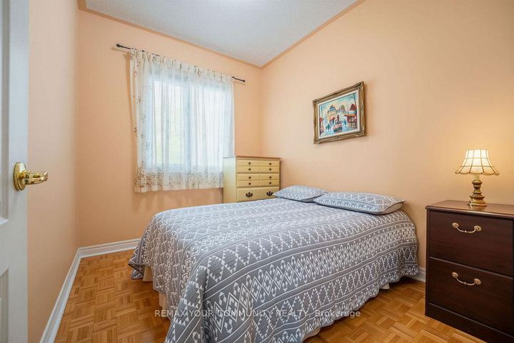 Photo 13 at 23 Amelynn Crescent, Sonoma Heights, Vaughan