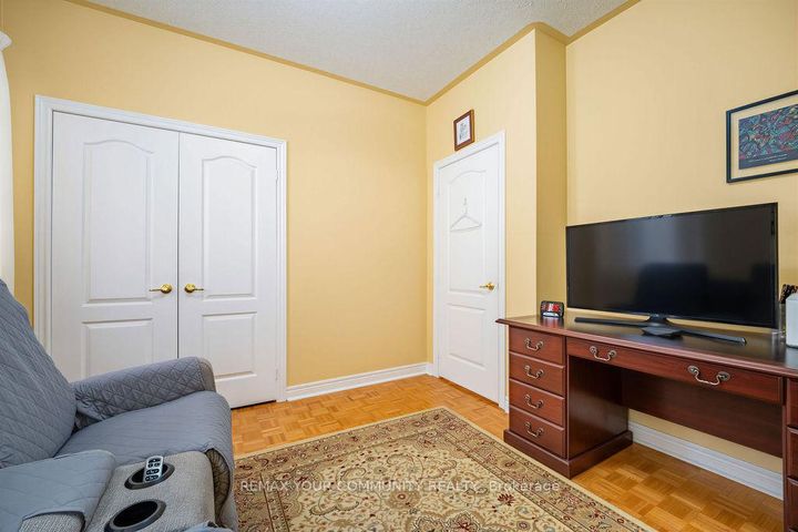 Photo 14 at 23 Amelynn Crescent, Sonoma Heights, Vaughan