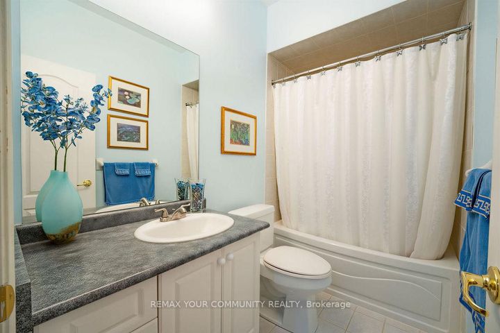 Photo 15 at 23 Amelynn Crescent, Sonoma Heights, Vaughan