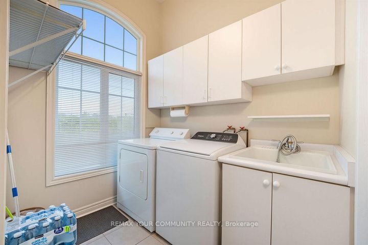 Photo 16 at 23 Amelynn Crescent, Sonoma Heights, Vaughan