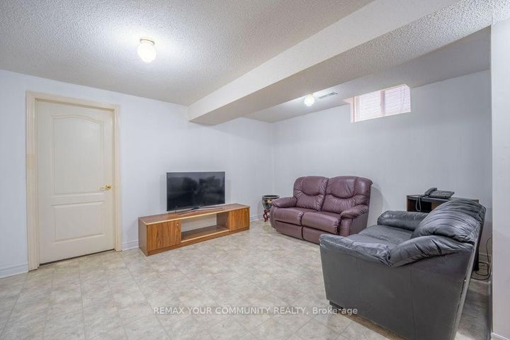 Photo 18 at 23 Amelynn Crescent, Sonoma Heights, Vaughan