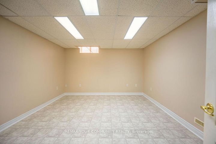 Photo 20 at 23 Amelynn Crescent, Sonoma Heights, Vaughan