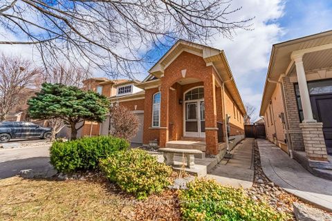 Photo 1 at 23 Amelynn Crescent, Sonoma Heights, Vaughan