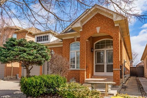 Photo 2 at 23 Amelynn Crescent, Sonoma Heights, Vaughan