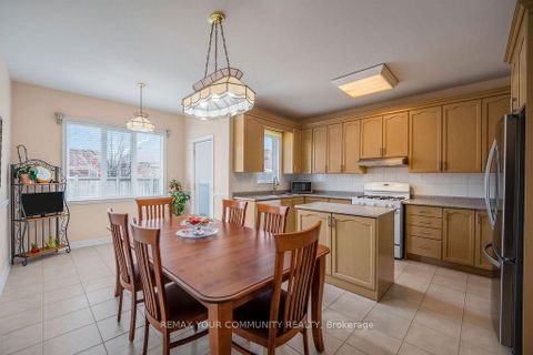 Photo 9 at 23 Amelynn Crescent, Sonoma Heights, Vaughan