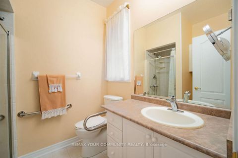 Photo 12 at 23 Amelynn Crescent, Sonoma Heights, Vaughan