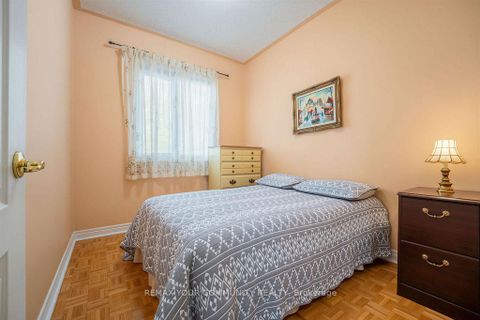 Photo 13 at 23 Amelynn Crescent, Sonoma Heights, Vaughan