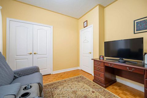 Photo 14 at 23 Amelynn Crescent, Sonoma Heights, Vaughan