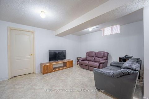 Photo 18 at 23 Amelynn Crescent, Sonoma Heights, Vaughan