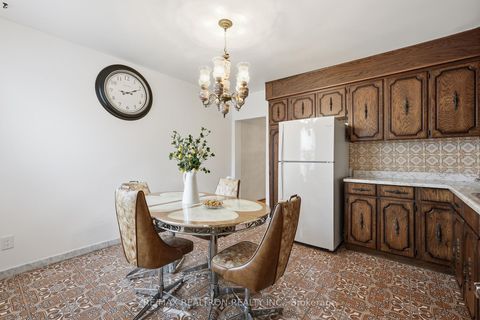 Photo 12 at 156 Silverthorn Avenue, Pellam Park, Toronto