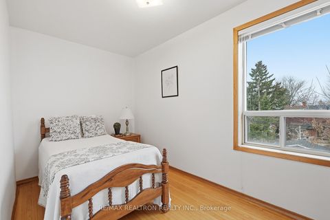 Photo 13 at 156 Silverthorn Avenue, Pellam Park, Toronto