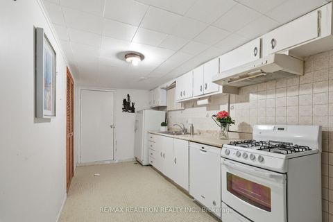 Photo 18 at 156 Silverthorn Avenue, Pellam Park, Toronto