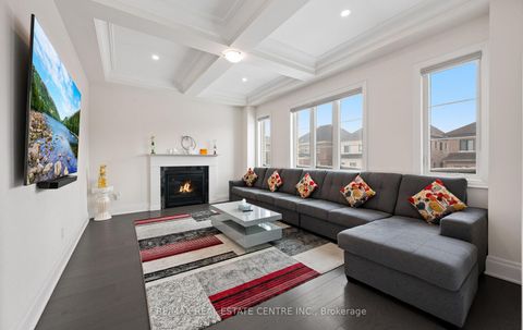 Photo 12 at 160 Wainfleet Crescent, Vellore Village, Vaughan