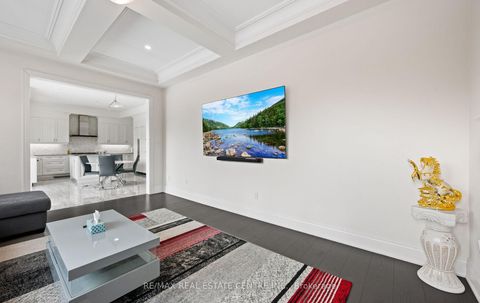 Photo 15 at 160 Wainfleet Crescent, Vellore Village, Vaughan