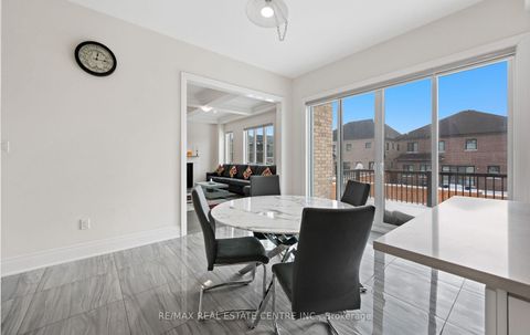 Photo 18 at 160 Wainfleet Crescent, Vellore Village, Vaughan