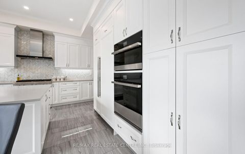 Photo 22 at 160 Wainfleet Crescent, Vellore Village, Vaughan