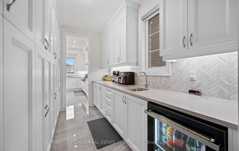 Photo 30 at 160 Wainfleet Crescent, Vellore Village, Vaughan