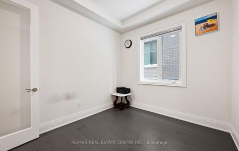 Photo 31 at 160 Wainfleet Crescent, Vellore Village, Vaughan