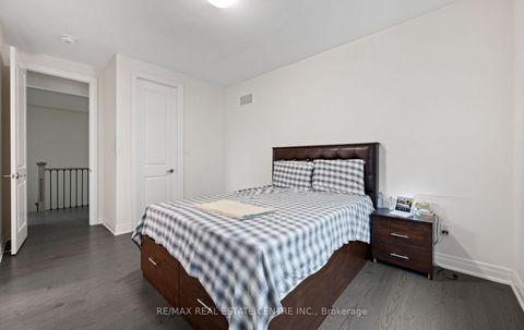 Photo 37 at 160 Wainfleet Crescent, Vellore Village, Vaughan