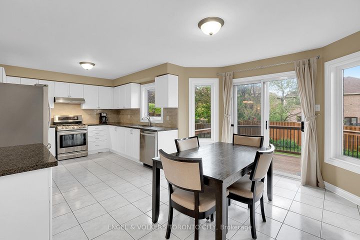 Photo 12 at 24 Timber Valley Avenue, Oak Ridges, Richmond Hill