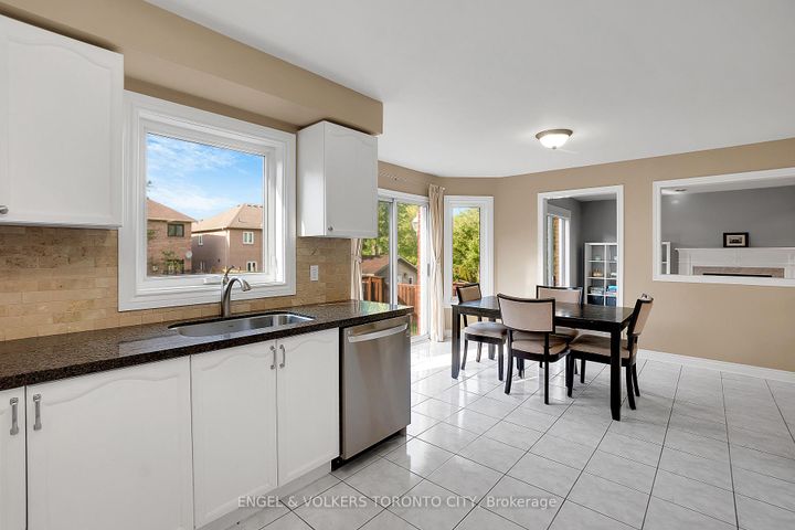 Photo 16 at 24 Timber Valley Avenue, Oak Ridges, Richmond Hill