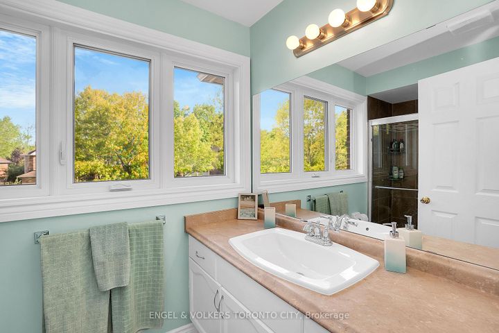 Photo 31 at 24 Timber Valley Avenue, Oak Ridges, Richmond Hill