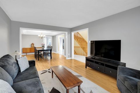 Photo 8 at 24 Timber Valley Avenue, Oak Ridges, Richmond Hill