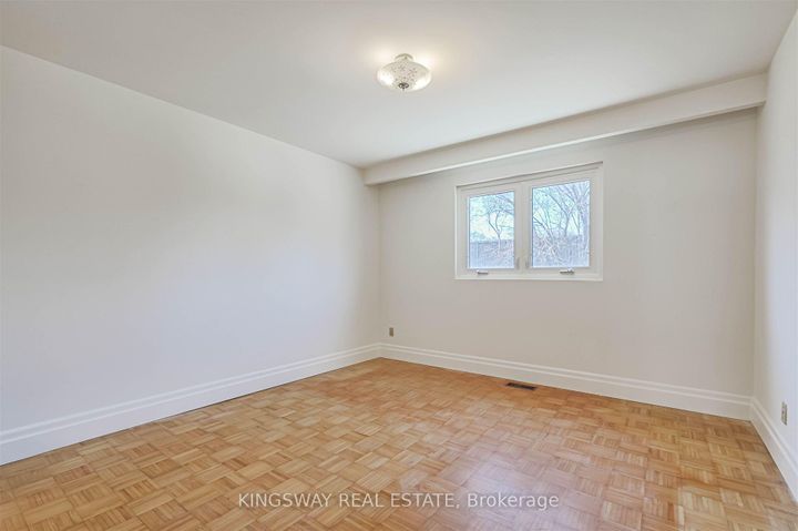 Photo 5 at 184 Edmonton Drive, Pleasant View, Toronto