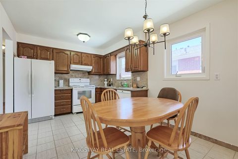 Photo 4 at 184 Edmonton Drive, Pleasant View, Toronto